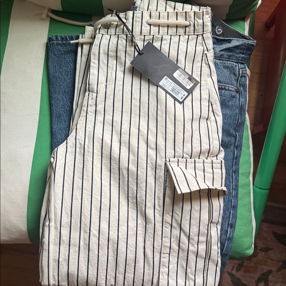 New with Tags Size 0 Mid-Rise Barrel Leg Jeans Future Collective Black Ankle 0 - Picture 4 of 4